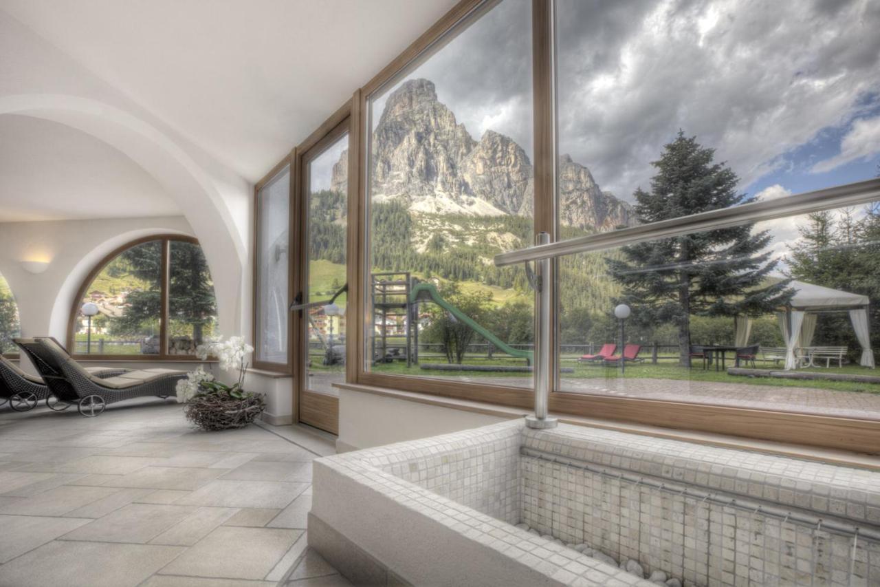 Hotel La Tambra Корвара ин Бадия Екстериор снимка