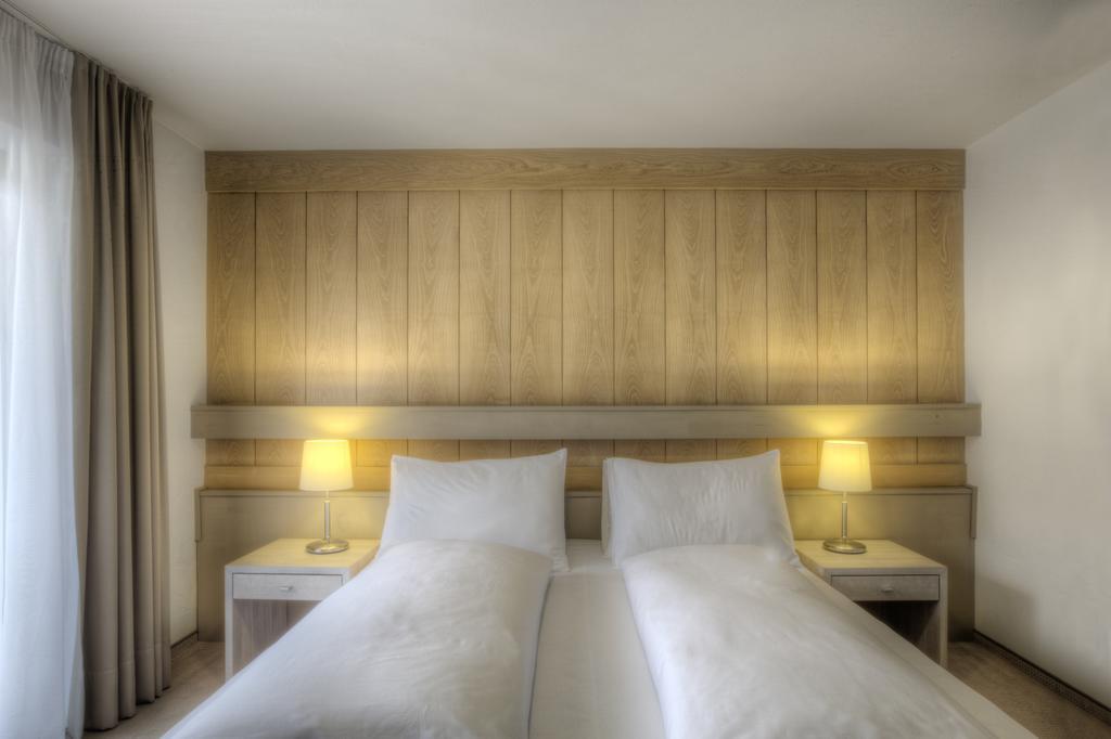 Hotel La Tambra Корвара ин Бадия Екстериор снимка
